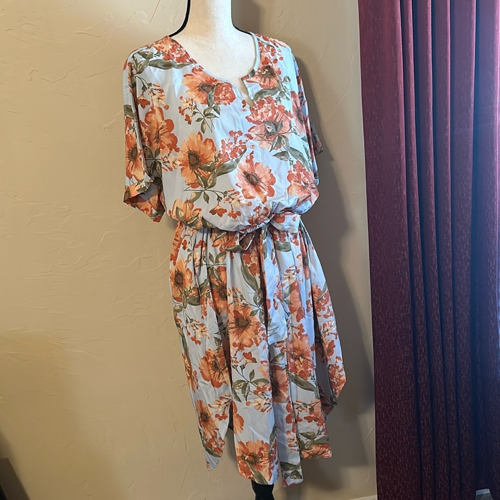 New with tags NWT blue and peach floral mid length dress sz 16 short sleeve